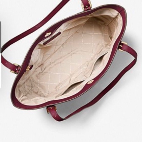 MK Megan Large Saffiano Leather Tote.
Don’t use large purses anymore. Burgundy - Picture 3 of 5